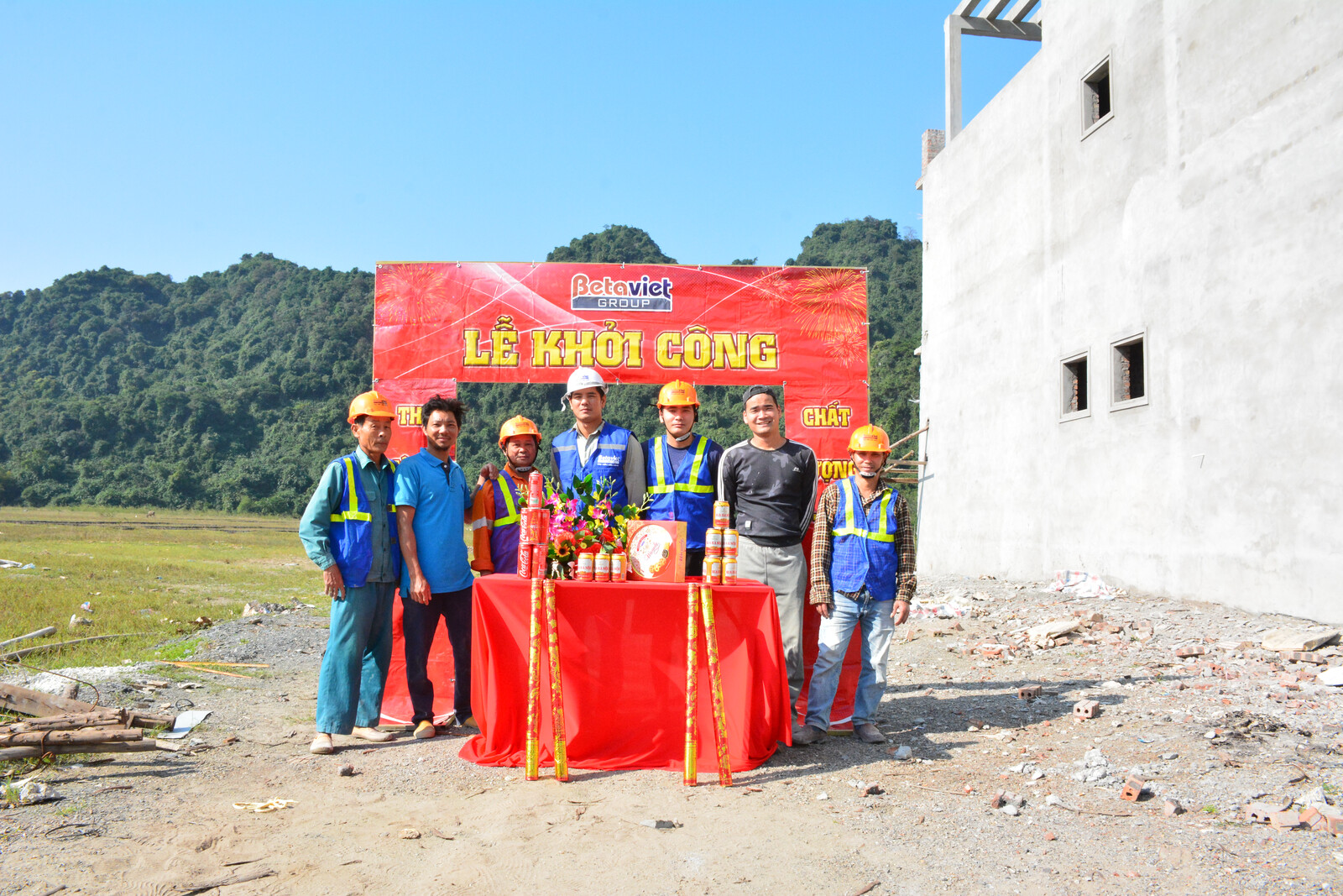 Thi công biệt thự 4 tầng tân cổ điển TC20069, giai đoạn khởi công – mặt ngoài công trình