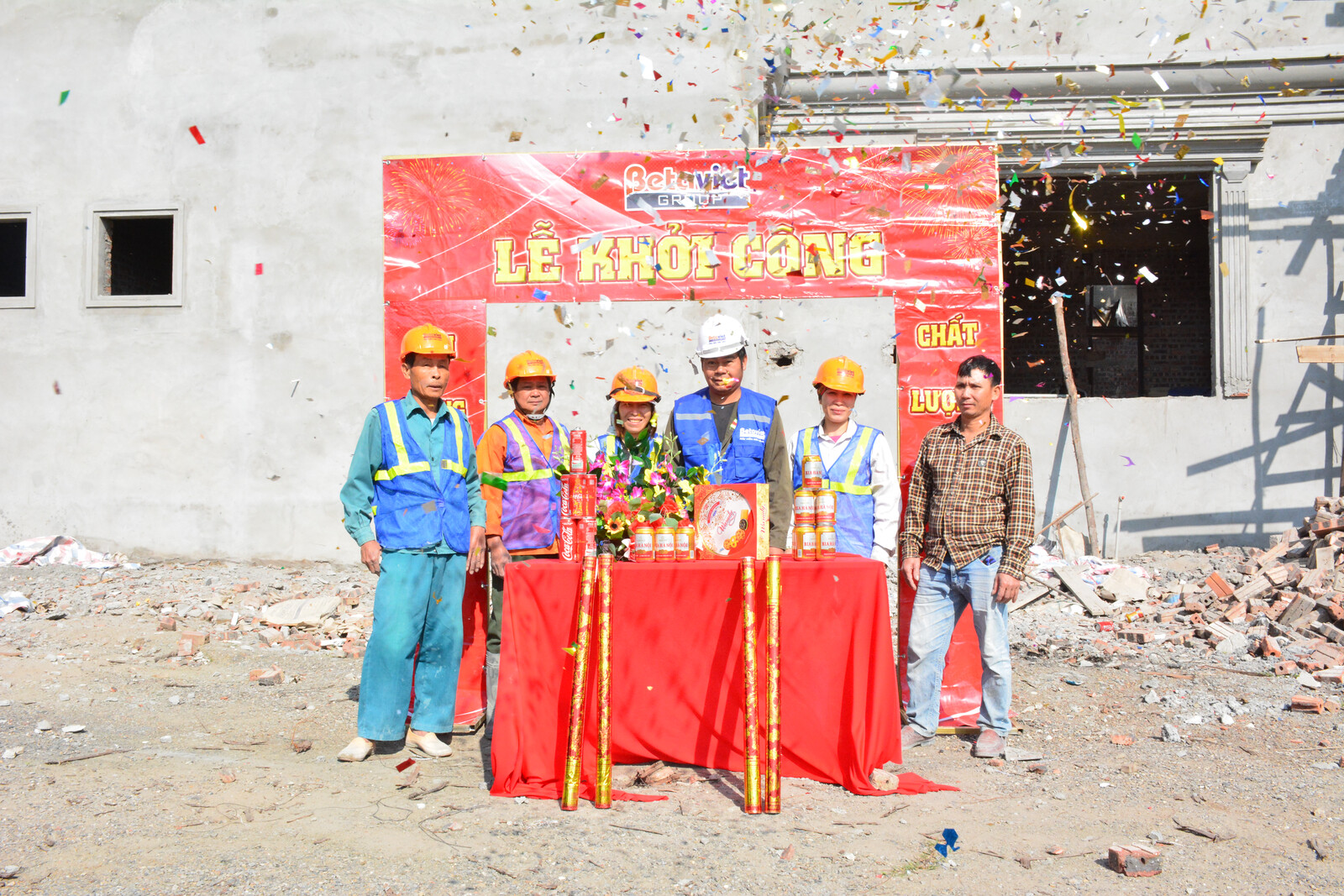 Thi công biệt thự tân cổ điển TC20161, giai đoạn khởi công – mặt ngoài công trình (2)