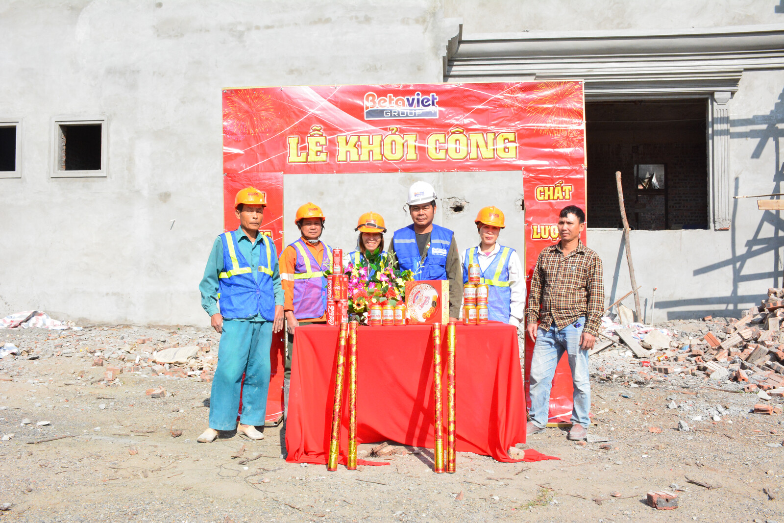 Thi công biệt thự tân cổ điển TC20161, giai đoạn khởi công – mặt ngoài công trình