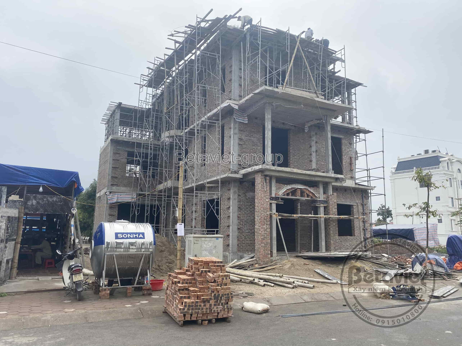 Thi công biệt thự tân cổ điển TC20060, giai đoạn thi công phần thô – mặt ngoài công trình