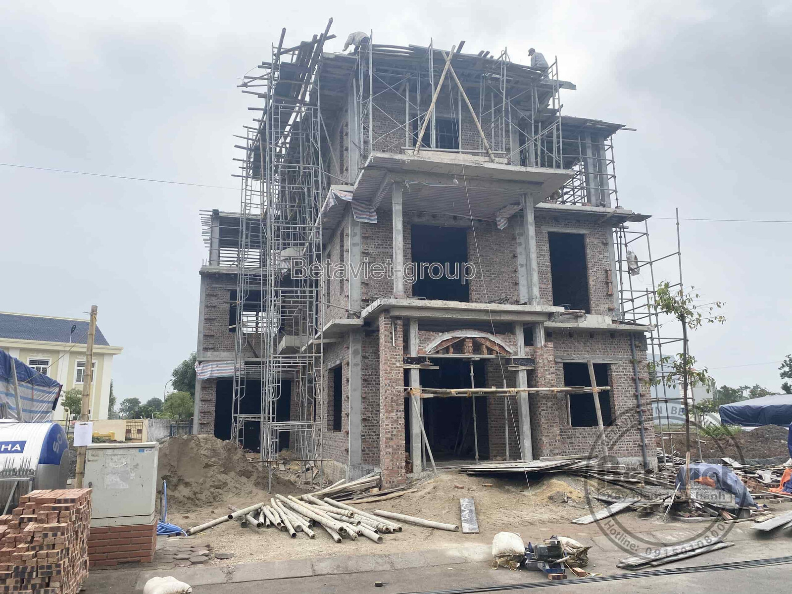 Thi công biệt thự tân cổ điển TC20060, giai đoạn thi công phần thô – mặt ngoài công trình (3)