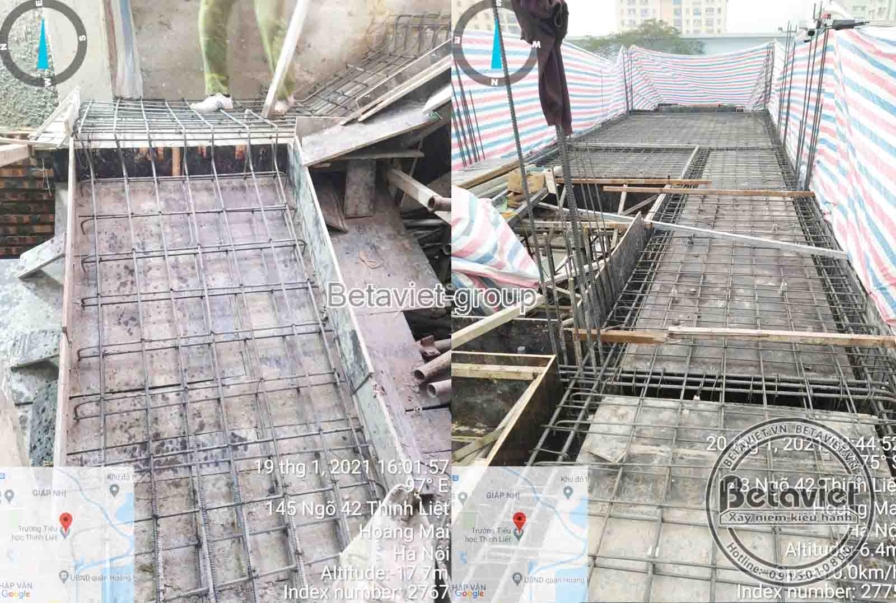 Ảnh ghép lưới thép sàn với viền ván khuôn gỗ và tấm bạt sọc bị xô lệch phủ tạm phía trên khung thép, ghi lại giai đoạn chu…