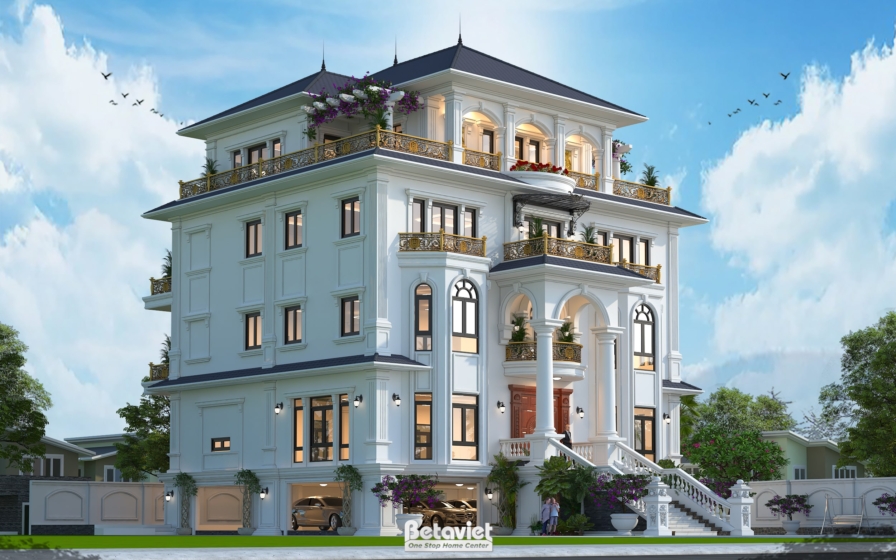 Góc nhìn chếch từ bên trái vào buổi tối, đèn nội thất bật sáng ấm áp qua các ô cửa vòm, làm nổi bật khối mái Nhật nhiều lớ…