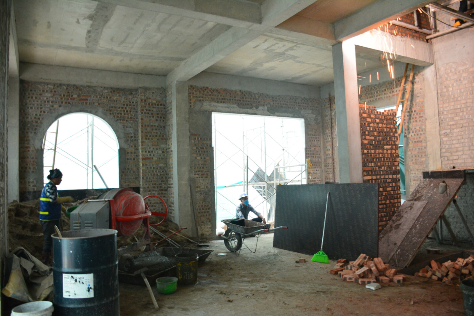 Thi công biệt thự 3 tầng hiện đại TC20109, giai đoạn thi công phần thô – mặt ngoài công trình