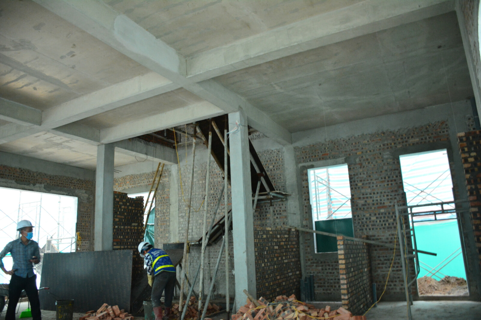 Thi công biệt thự 3 tầng hiện đại TC20109, giai đoạn thi công phần thô – mặt ngoài công trình (15)