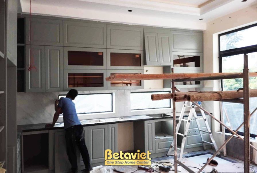 Thi công biệt thự 2 tầng địa trung hải TC21109a, giai đoạn lắp đặt hoàn thiện – phòng bếp và phòng ăn