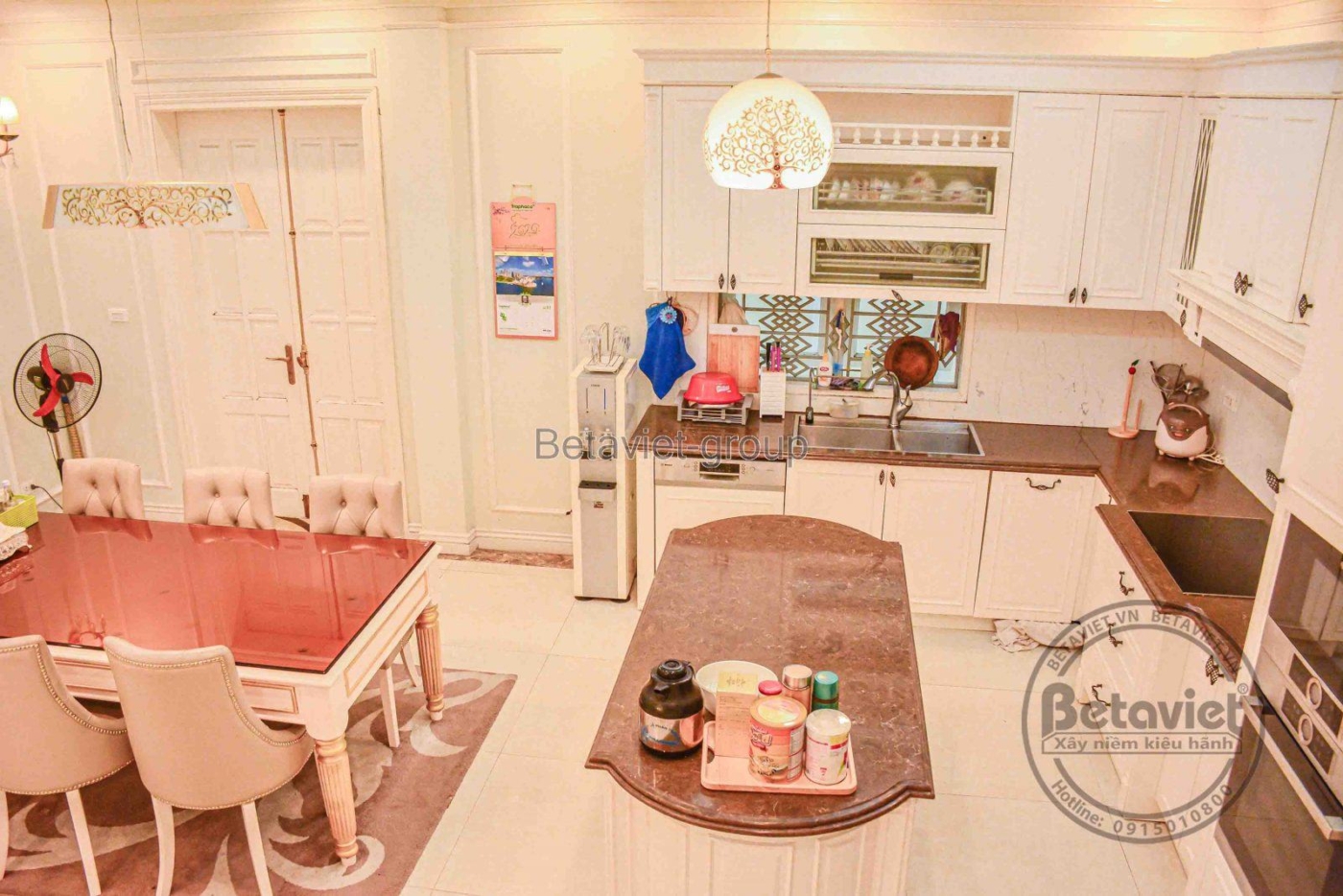 Thi công biệt thự 3 tầng TC16117, giai đoạn hoàn thành – phòng bếp và phòng ăn (4)
