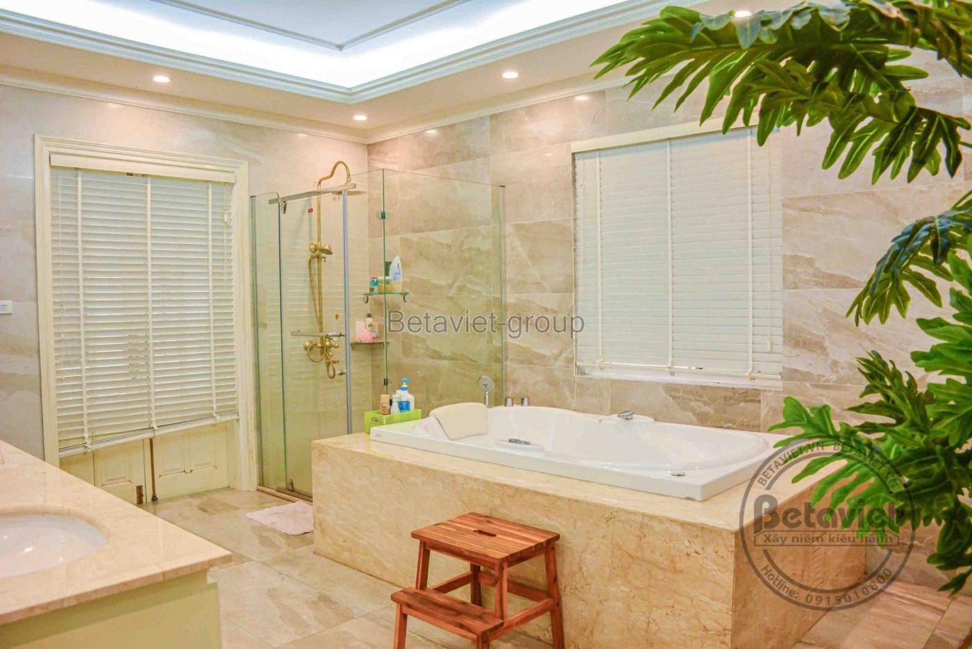 Thi công biệt thự 3 tầng TC16117, giai đoạn hoàn thành – phòng tắm (2)