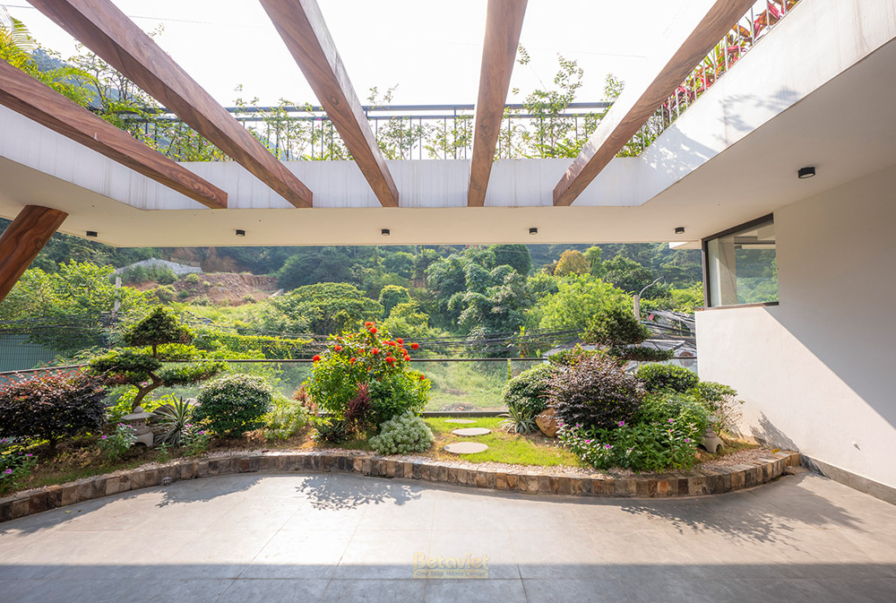 Thi công biệt thự TC22165, giai đoạn hoàn thành – ban công (3)