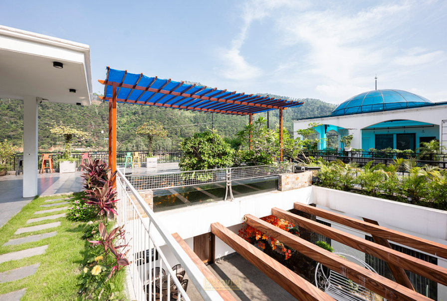 Thi công biệt thự TC22165, giai đoạn hoàn thành – ban công (2)