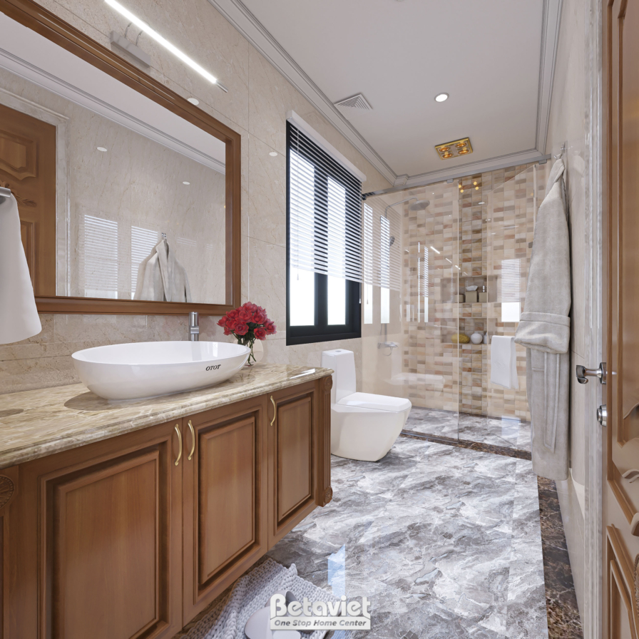 Phòng tắm dài với gương lớn, cửa sổ rèm sách, tủ lavabo gỗ, áo choàng tắm treo tường, sàn đá vân nâu xám.