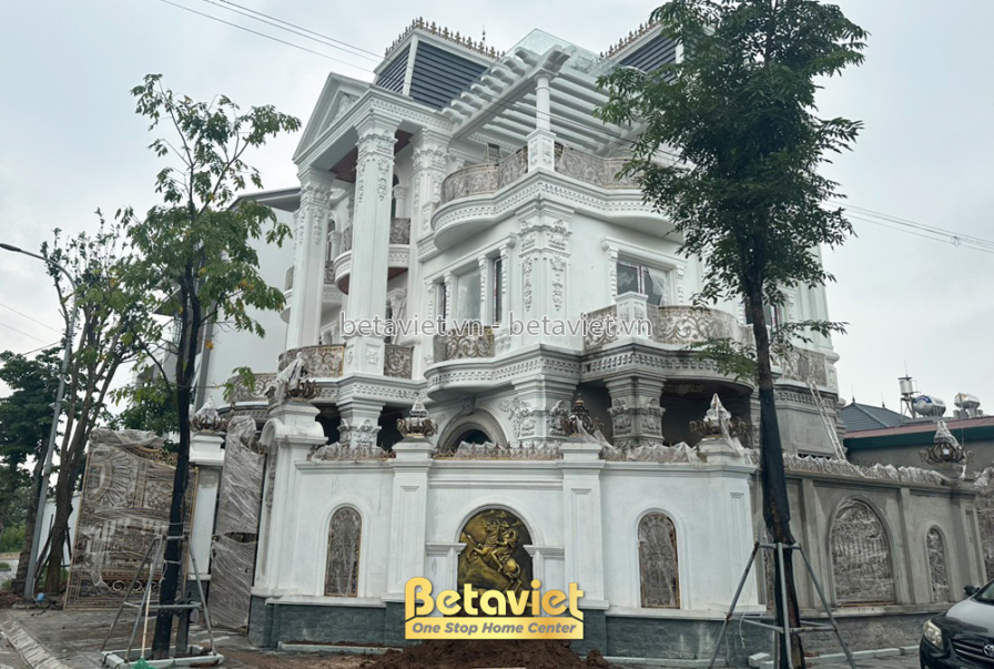 Thi công biệt thự 3 tầng tân cổ điển TC20110, giai đoạn lắp đặt hoàn thiện – mặt ngoài công trình