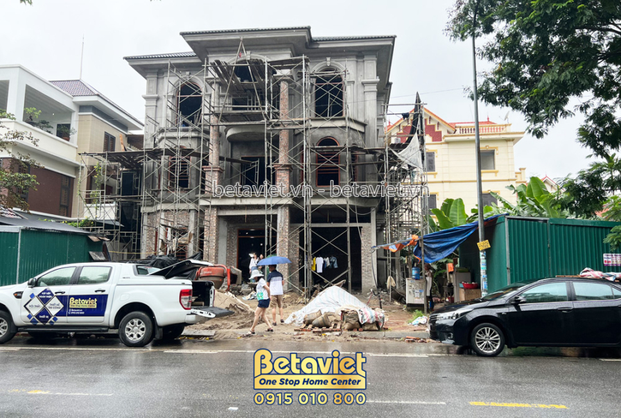 Thi công biệt thự 3 tầng tân cổ điển TC21112, giai đoạn thi công phần thô – mặt ngoài công trình (3)