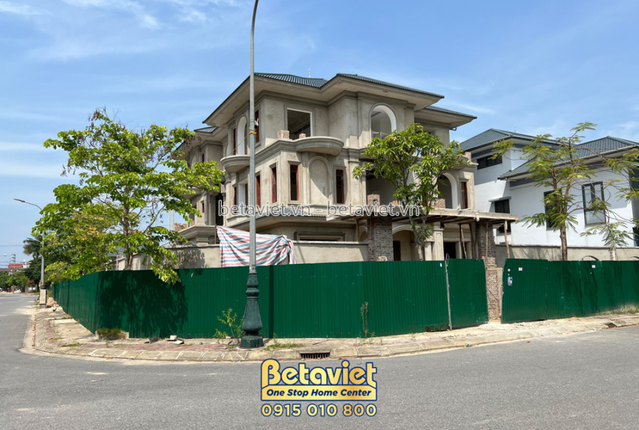 Thi công biệt thự 3 tầng tân cổ điển TC21181, giai đoạn thi công phần thô – mặt ngoài công trình (2)