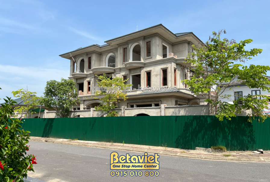 Thi công biệt thự 3 tầng tân cổ điển TC21181, giai đoạn thi công phần thô – mặt ngoài công trình (4)