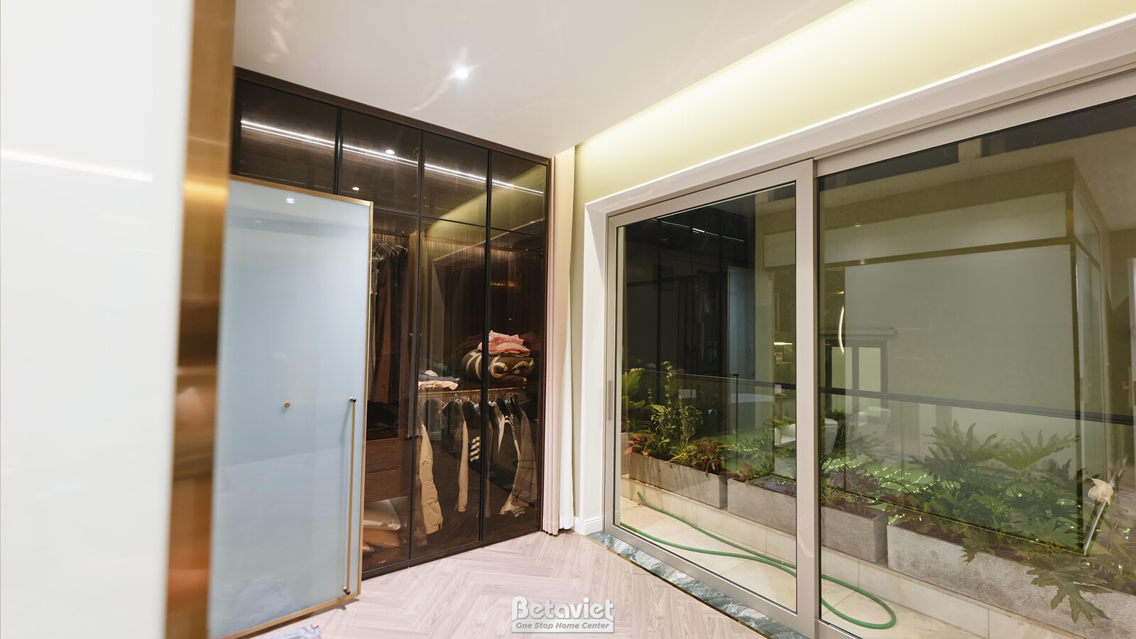 Thi công biệt thự 3 tầng hiện đại TC24010, giai đoạn hoàn thành – ban công