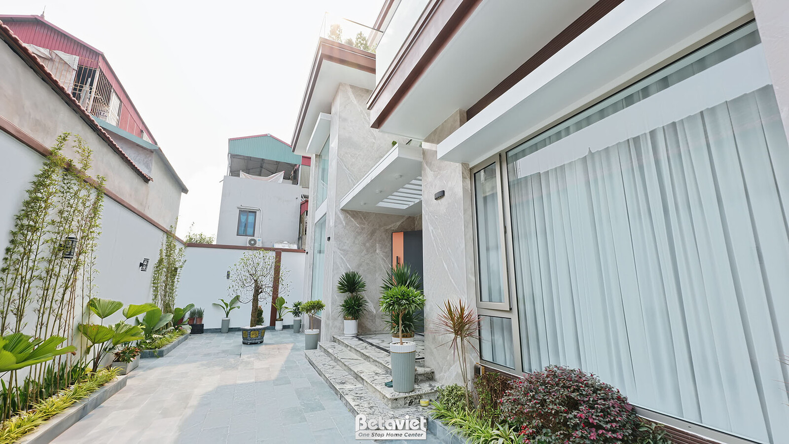 Thi công biệt thự 3 tầng hiện đại TC24010, giai đoạn hoàn thành – sân vườn