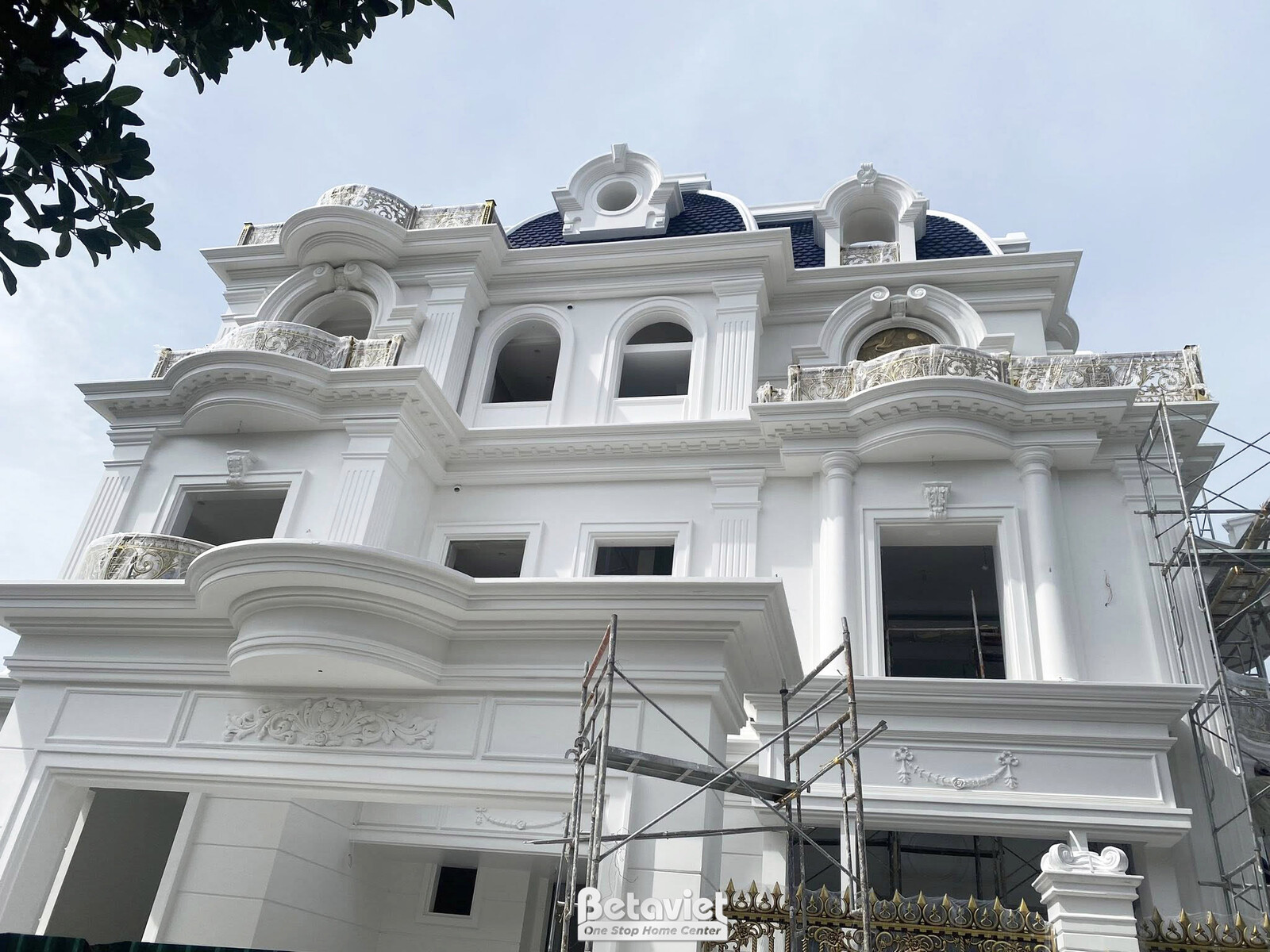 Thi công dinh thự tân cổ điển TC23082, giai đoạn thi công phần thô – mặt ngoài công trình (2)