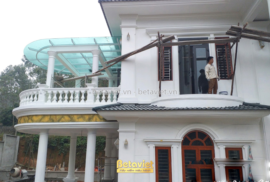 Thi công biệt thự 2 tầng tân cổ điển TC21101, giai đoạn lắp đặt hoàn thiện – mặt ngoài công trình (6)