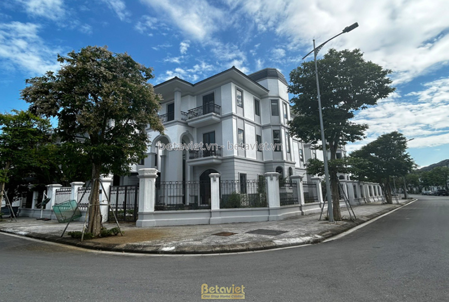 Thi công biệt thự 3 tầng TC24808, giai đoạn thi công phần thô – mặt ngoài công trình (4)