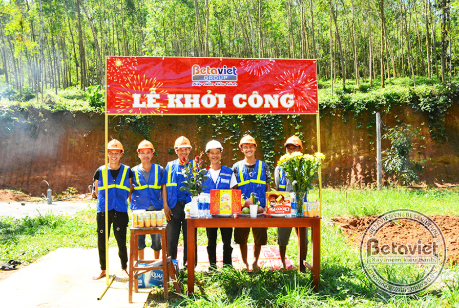 Thi công biệt thự 2 tầng tân cổ điển TC21101, giai đoạn khởi công – mặt ngoài công trình