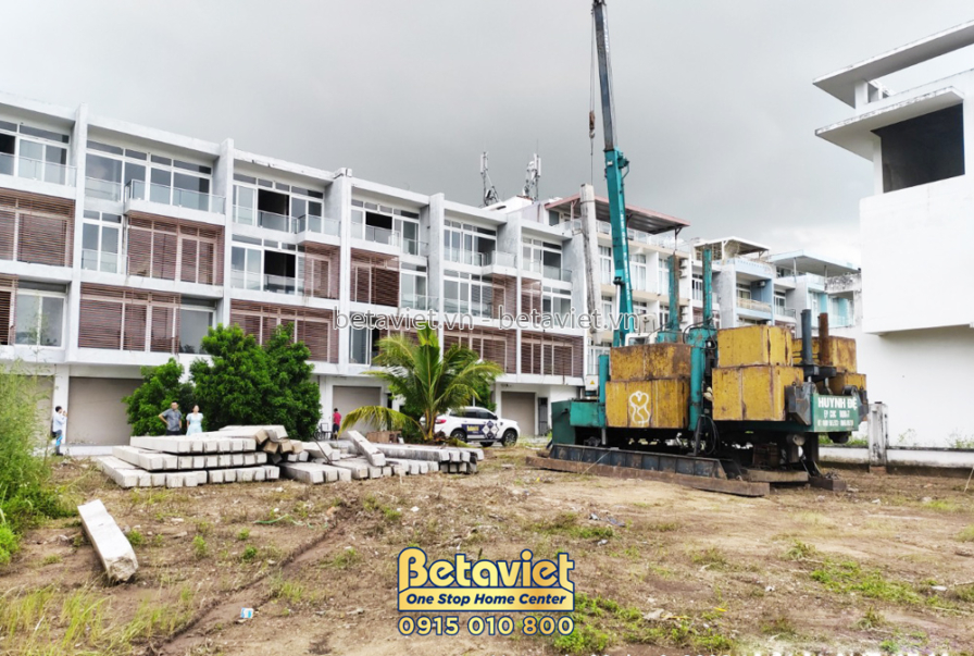 Thi công biệt thự 3 tầng hiện đại TC22049, giai đoạn khởi công – mặt ngoài công trình (3)