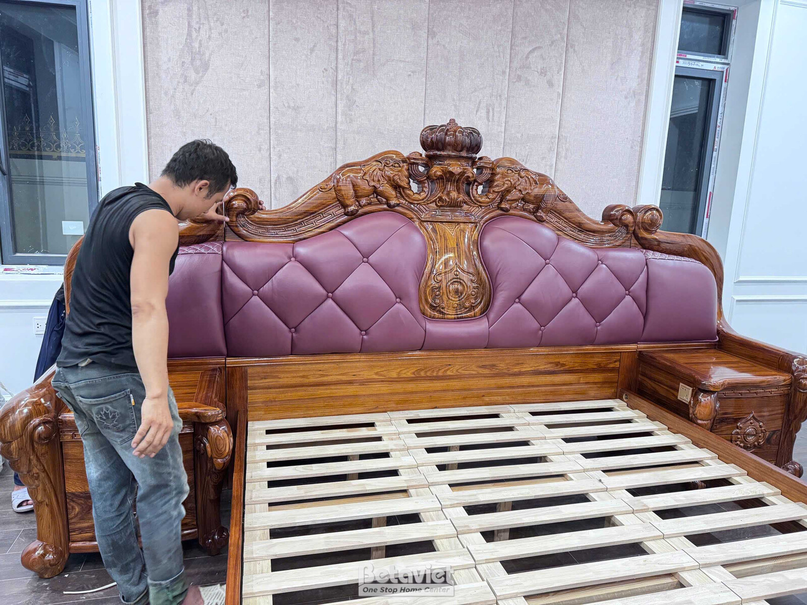 Thi công dinh thự tân cổ điển TC23082, giai đoạn lắp đặt hoàn thiện – phòng ngủ (2)