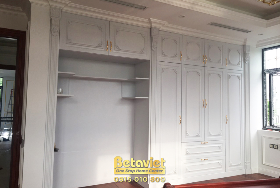 Thi công biệt thự 3 tầng tân cổ điển TC21093, giai đoạn lắp đặt hoàn thiện – phòng thay đồ (2)