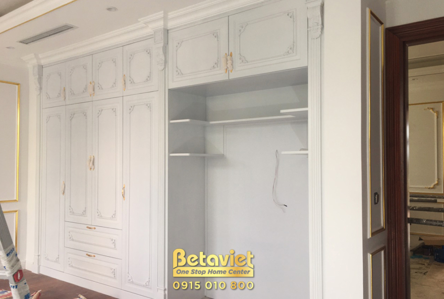 Thi công biệt thự 3 tầng tân cổ điển TC21093, giai đoạn lắp đặt hoàn thiện – phòng thay đồ (3)