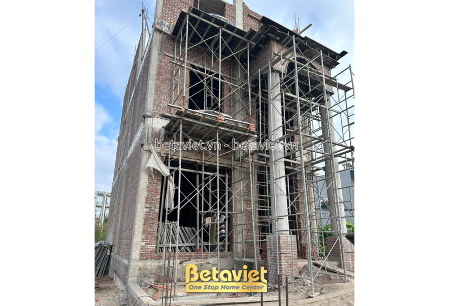 Thi công biệt thự 4 tầng tân cổ điển TC23073, giai đoạn thi công phần thô – mặt ngoài công trình