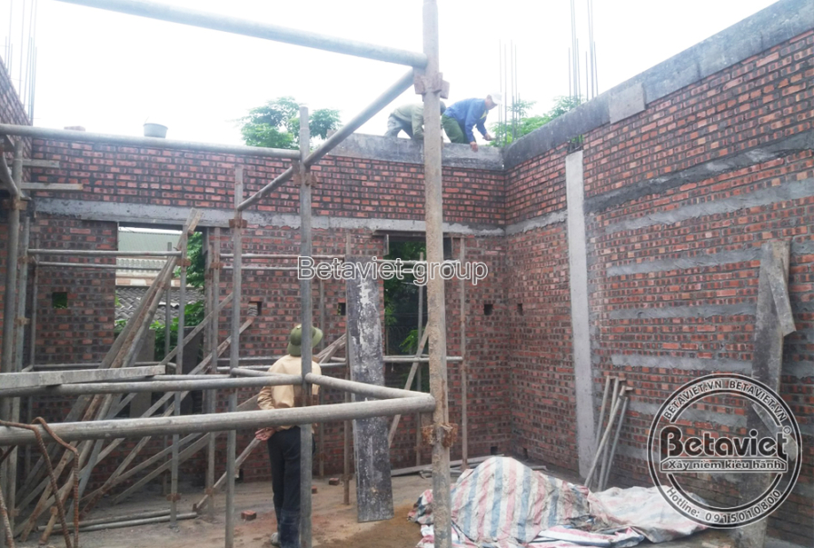 Thi công biệt thự 3 tầng tân cổ điển TC21006, giai đoạn thi công phần thô – mặt ngoài công trình