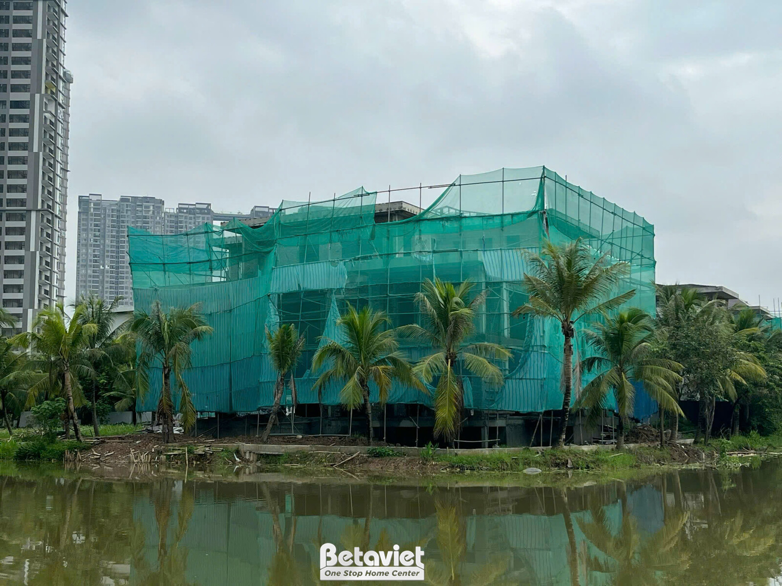 Thi công biệt thự 3 tầng TC24948, giai đoạn thi công phần thô – mặt ngoài công trình (3)