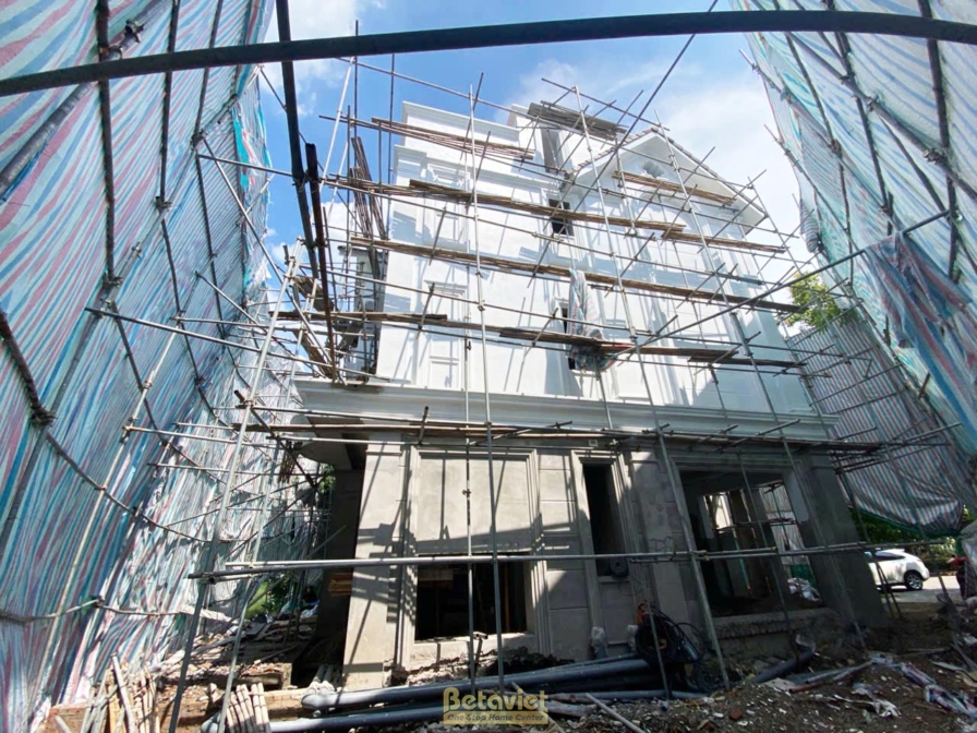 Thi công biệt thự 3 tầng TC23036, giai đoạn thi công nội thất – mặt ngoài công trình (4)