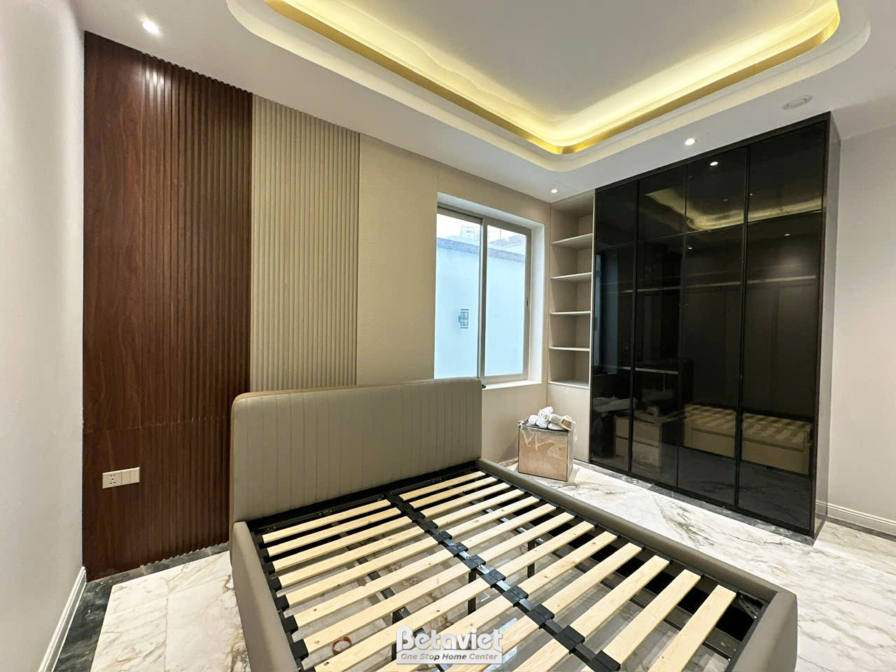 Thi công biệt thự 3 tầng hiện đại TC24010, giai đoạn lắp đặt hoàn thiện – phòng ngủ (2)