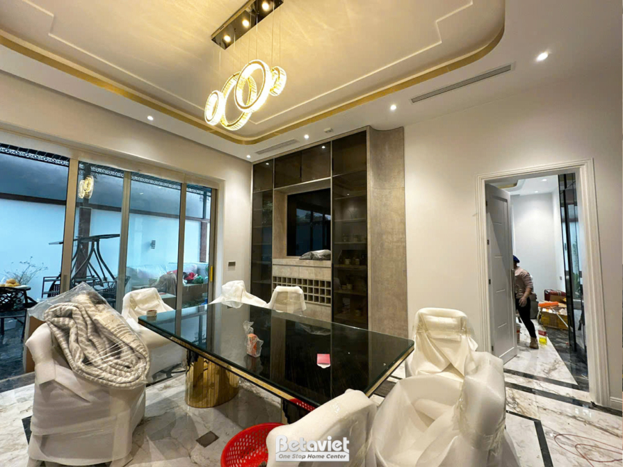 Thi công biệt thự 3 tầng hiện đại TC24010, giai đoạn lắp đặt hoàn thiện – phòng khách (3)