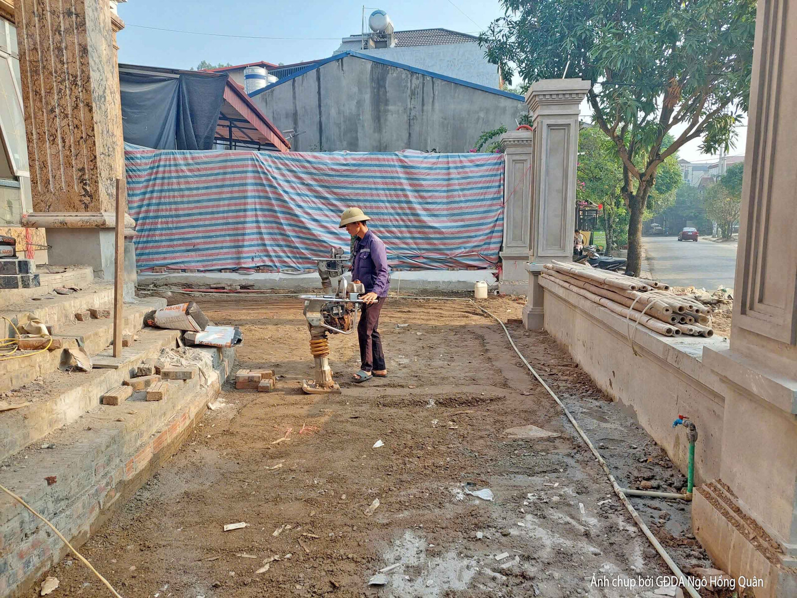 Thi công biệt thự 3 tầng tân cổ điển TC23101, giai đoạn thi công phần thô – mặt ngoài công trình (3)