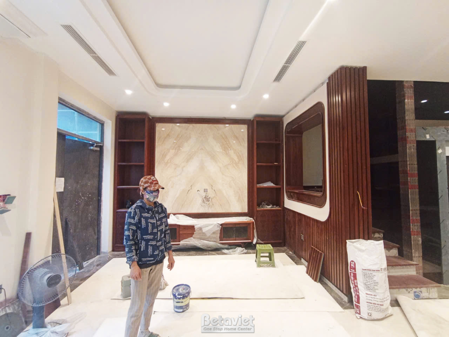 Thi công biệt thự 3 tầng TC23093, giai đoạn lắp đặt hoàn thiện – phòng khách (2)