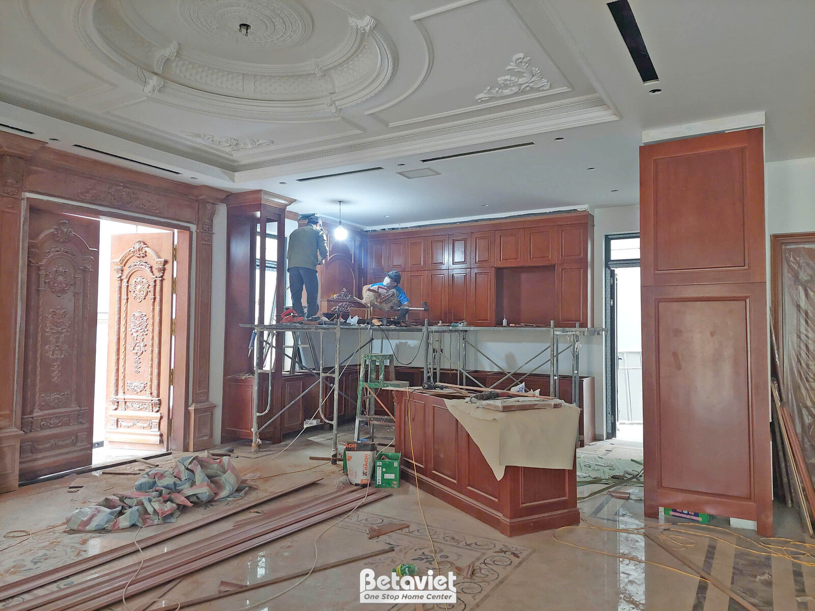Thi công biệt thự 3 tầng tân cổ điển TC23101, giai đoạn thi công nội thất – phòng khách (5)