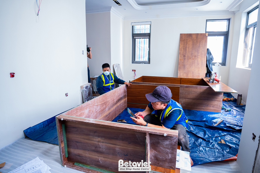 Thi công biệt thự 3 tầng TC23093, giai đoạn lắp đặt hoàn thiện – phòng bếp và phòng ăn (2)