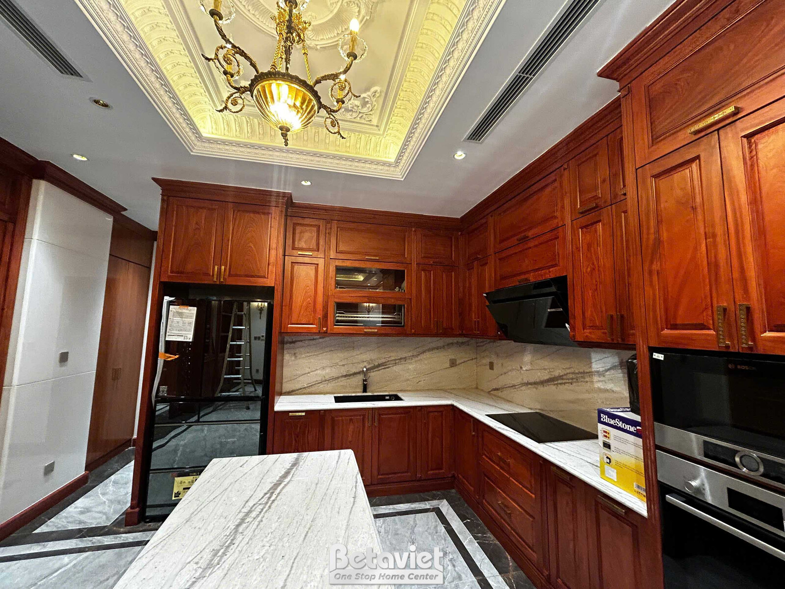 Thi công biệt thự 3 tầng TC24808, giai đoạn lắp đặt hoàn thiện – phòng bếp và phòng ăn (2)