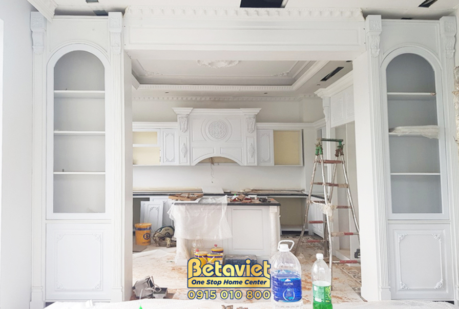 Thi công biệt thự 3 tầng tân cổ điển TC21093, giai đoạn lắp đặt hoàn thiện – phòng bếp và phòng ăn (6)