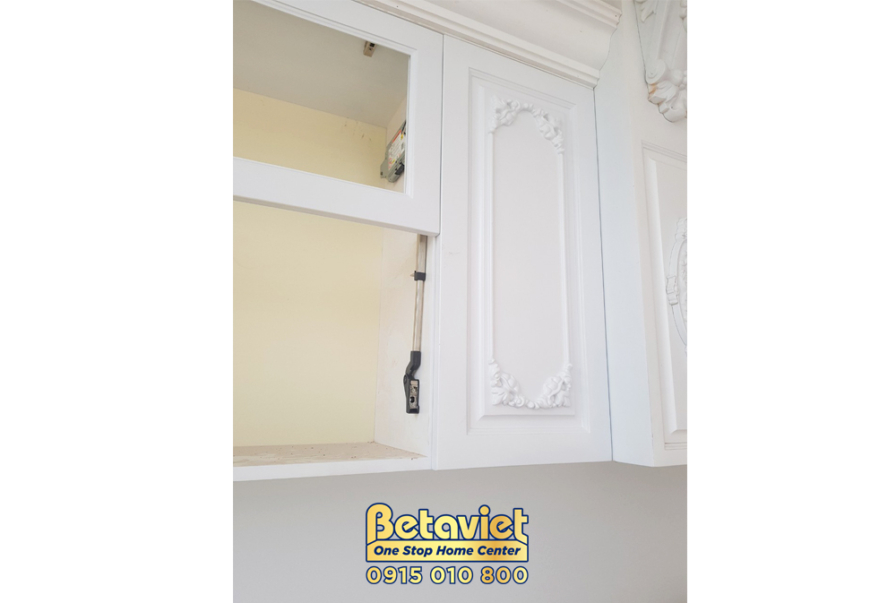 Thi công biệt thự 3 tầng tân cổ điển TC21093, giai đoạn lắp đặt hoàn thiện – phòng bếp và phòng ăn (7)