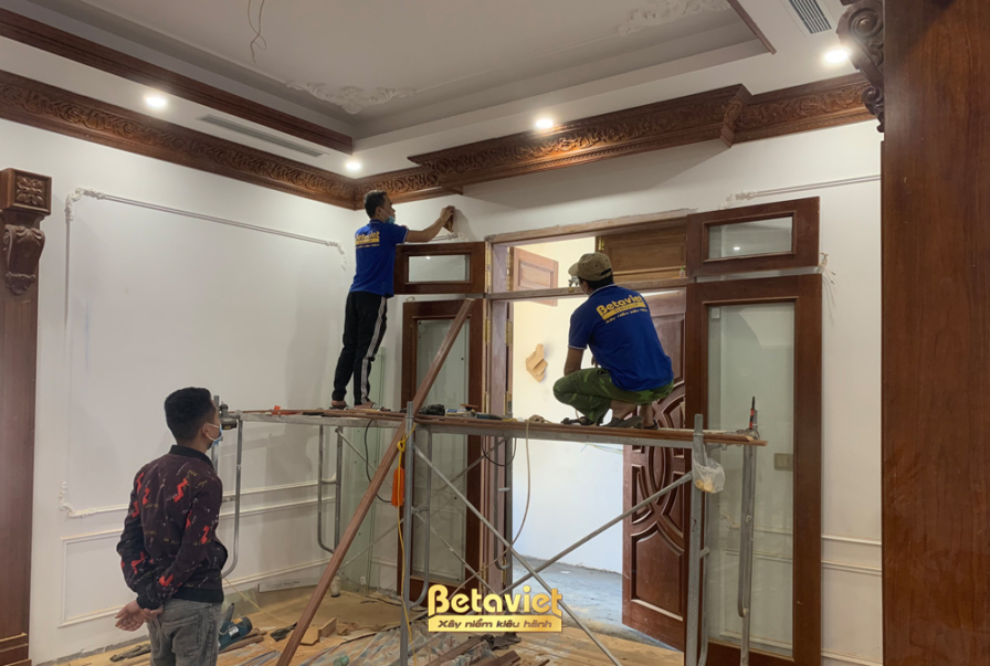 Thi công biệt thự 3 tầng tân cổ điển TC21097, giai đoạn lắp đặt hoàn thiện – chi tiết hoàn thiện (6)
