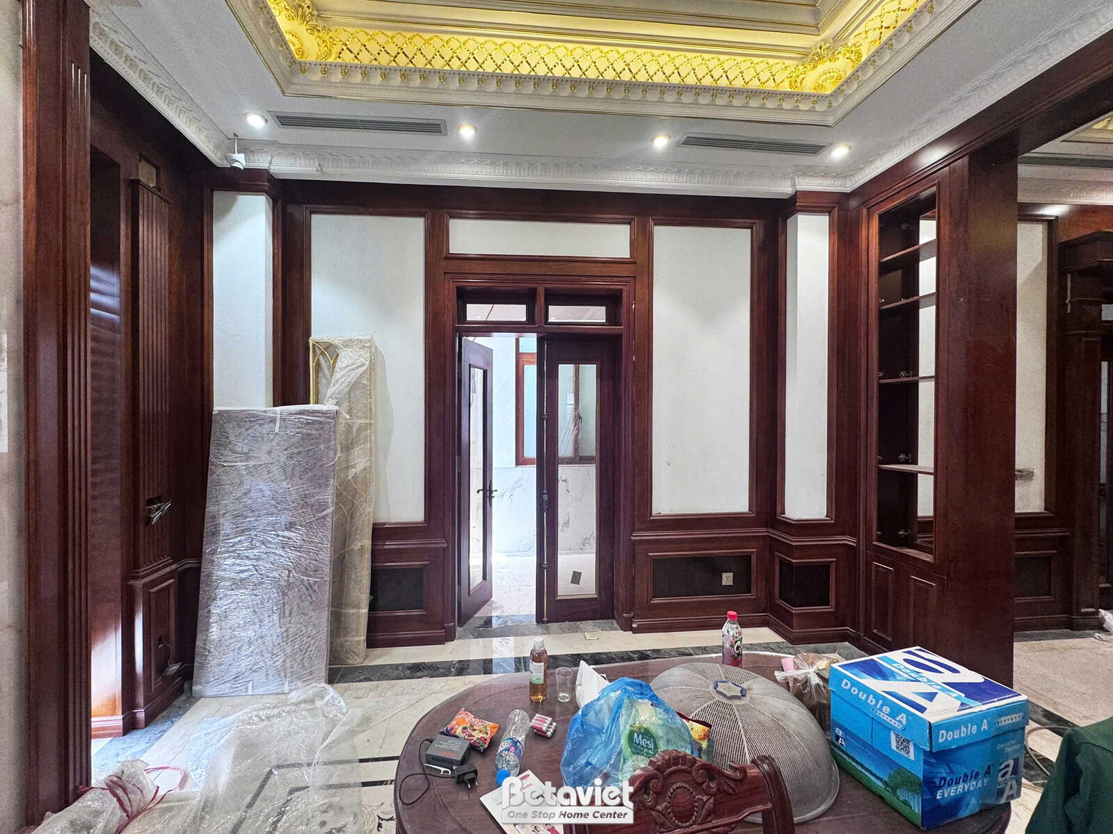 Thi công biệt thự 4 tầng TC22099, giai đoạn lắp đặt hoàn thiện – phòng khách (3)