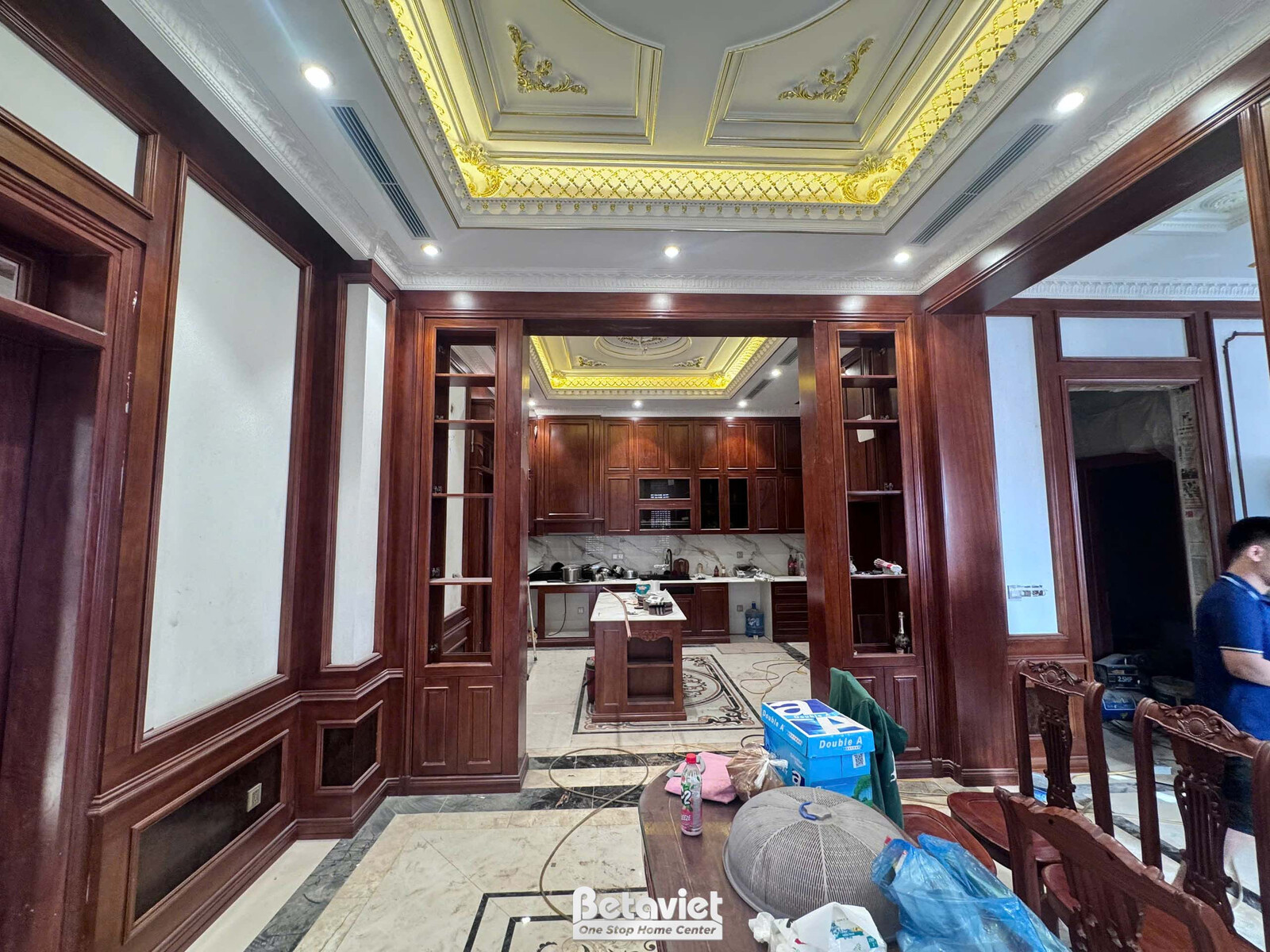 Thi công biệt thự 4 tầng TC22099, giai đoạn lắp đặt hoàn thiện – phòng khách (2)