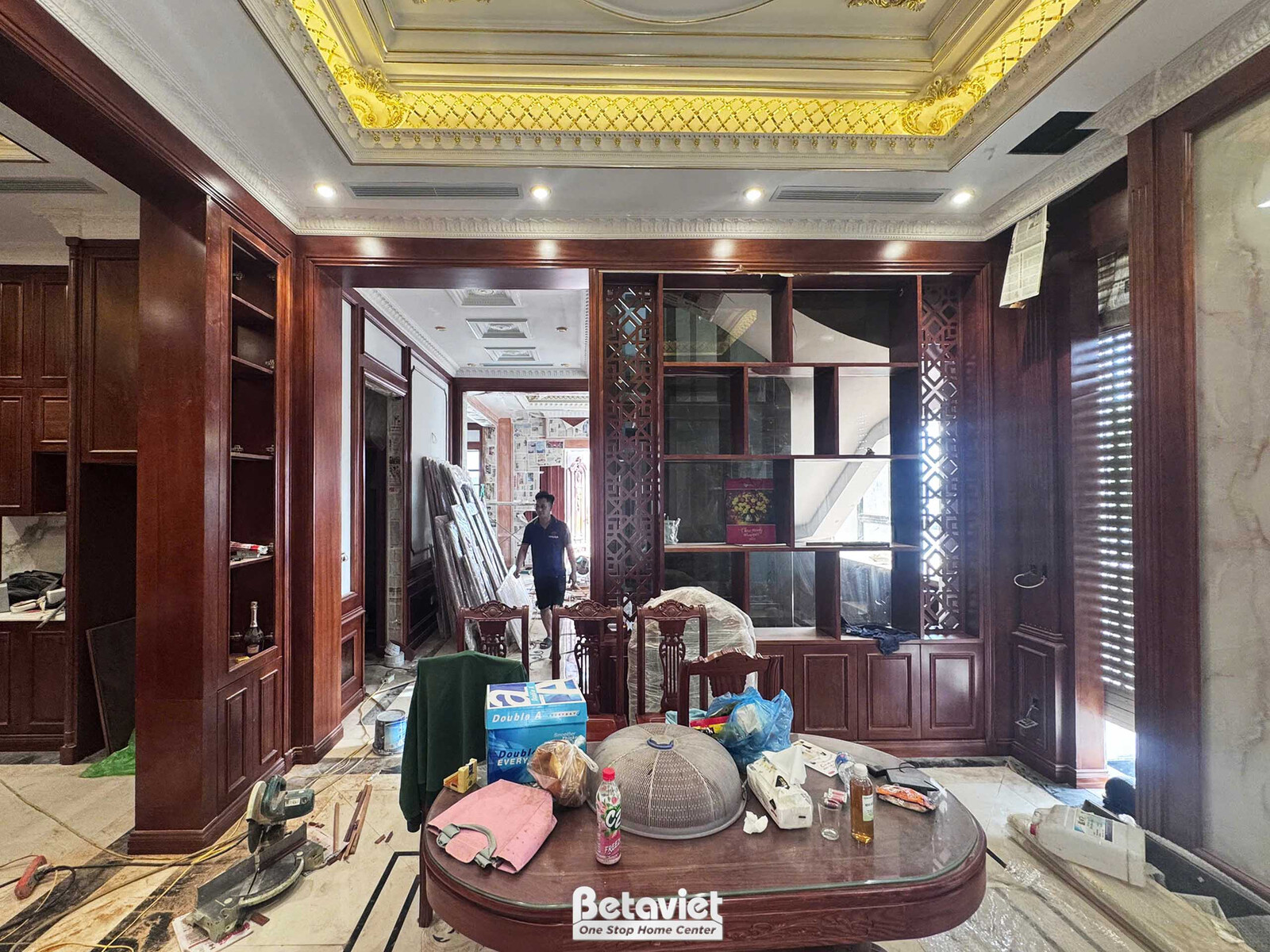 Thi công biệt thự 4 tầng TC22099, giai đoạn lắp đặt hoàn thiện – phòng khách
