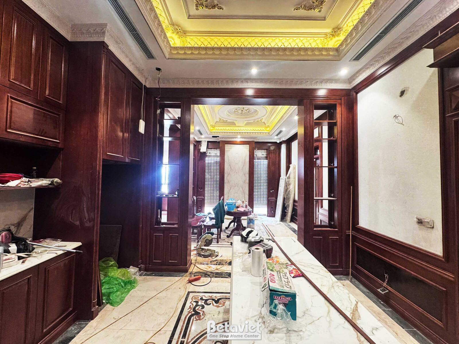 Thi công biệt thự 4 tầng TC22099, giai đoạn lắp đặt hoàn thiện – phòng bếp và phòng ăn (4)