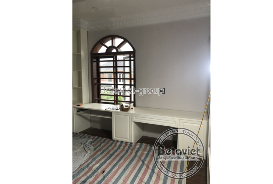 Thi công biệt thự 3 tầng tân cổ điển TC21008, giai đoạn lắp đặt hoàn thiện – phòng làm việc