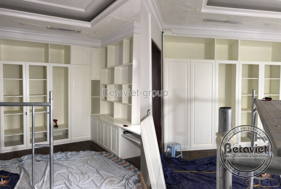 Thi công biệt thự 3 tầng tân cổ điển TC21008, giai đoạn lắp đặt hoàn thiện – ảnh thi công thực tế