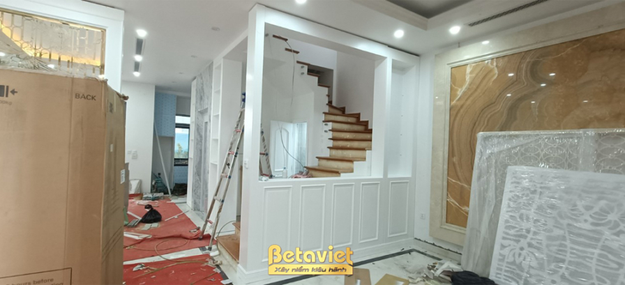 Thi công biệt thự TC21352, giai đoạn lắp đặt hoàn thiện – phòng khách (2)